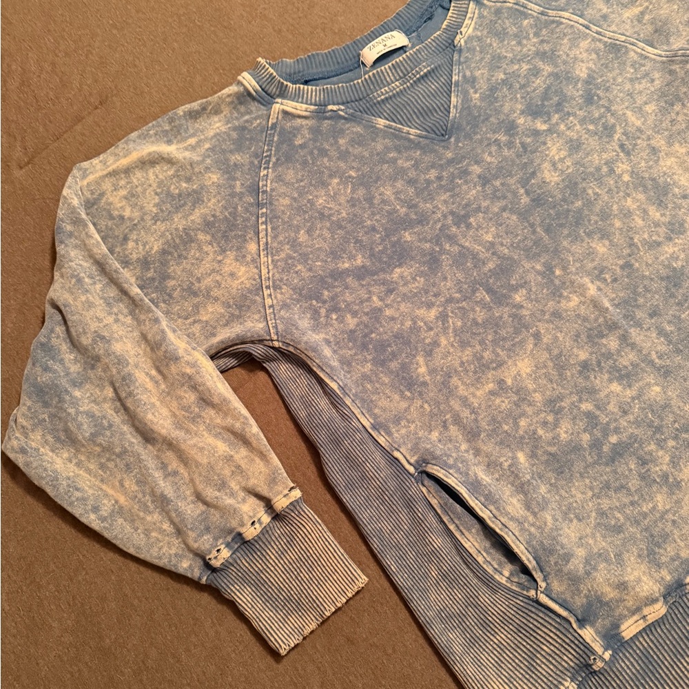 Zenana Acid Wash Pullover size Medium - Picture 3 of 4